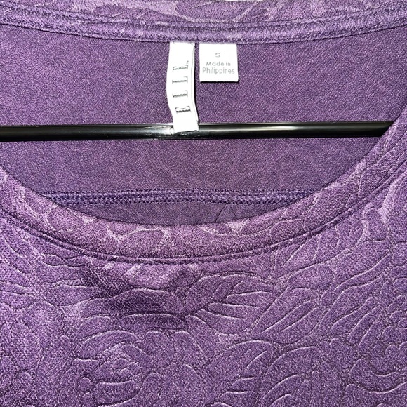 Cute purple floral top NWT - Picture 4 of 4